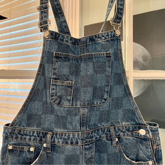 💙NWT Signature8 Dolls Kill Checkered Denim Overalls - Size Large💙 - Picture 2 of 5